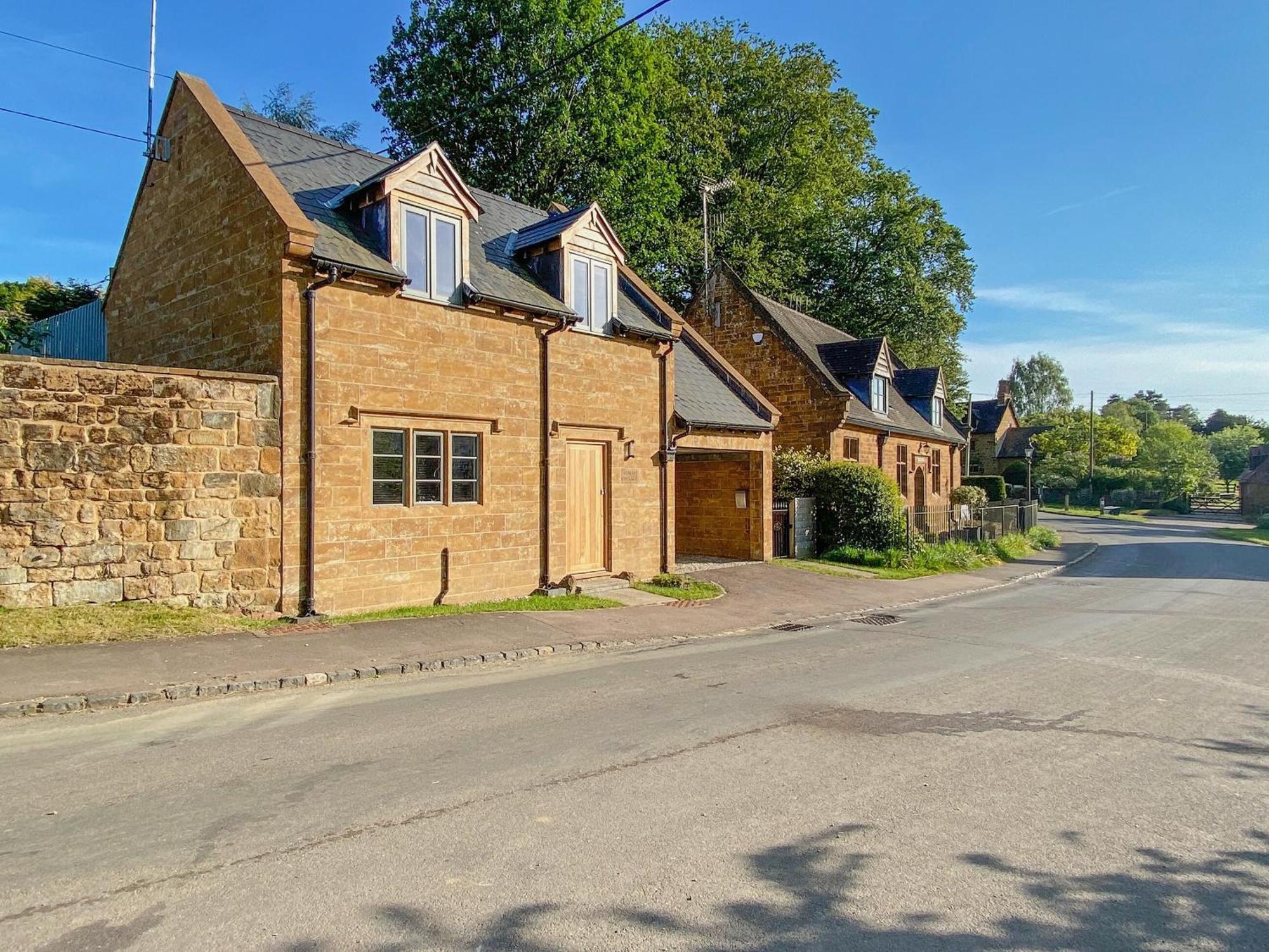 Finch Cottage Farnborough  Экстерьер фото